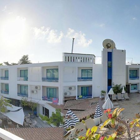 Nereus Hotel Paphos ภายนอก รูปภาพ