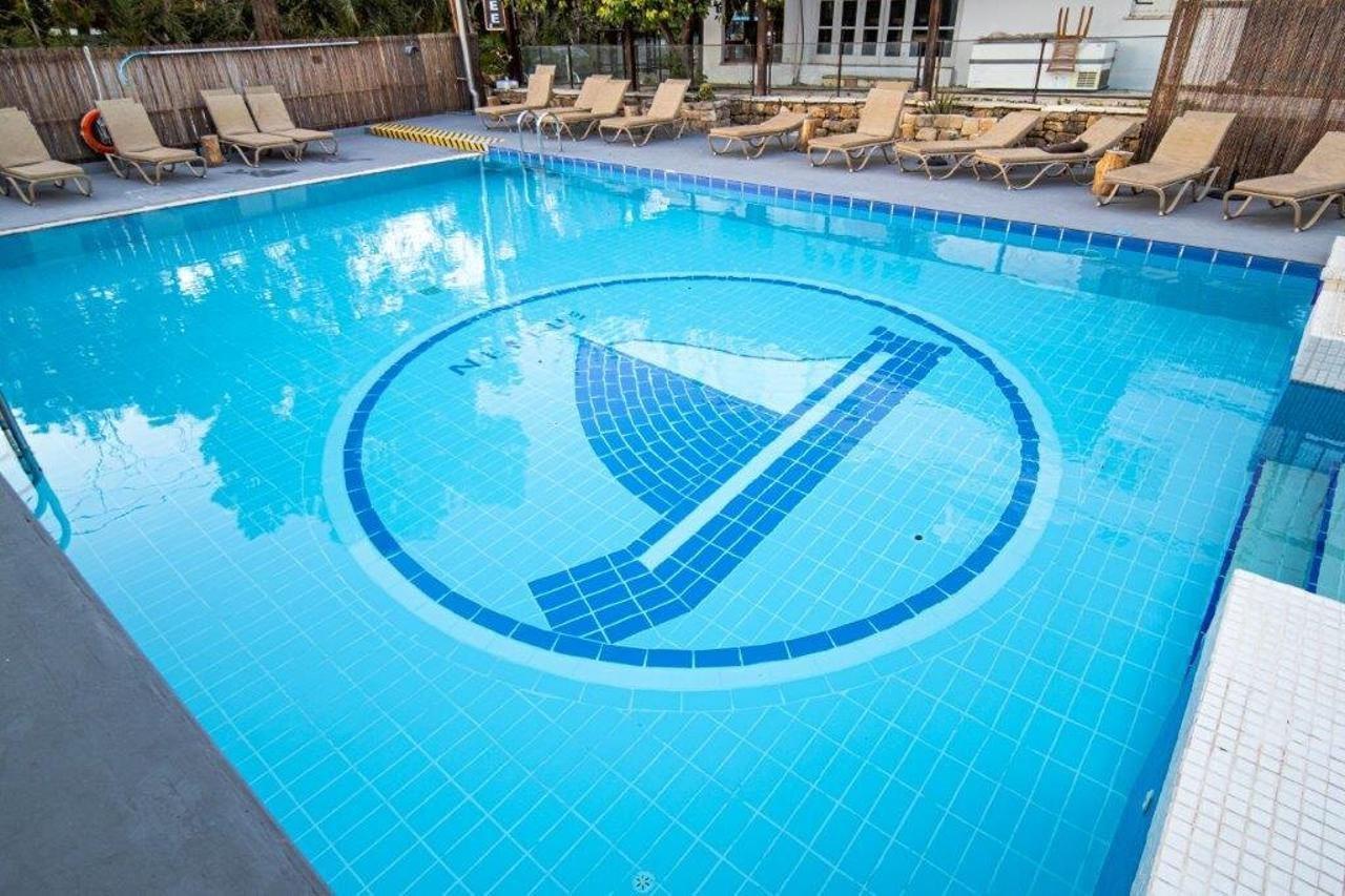 Nereus Hotel Paphos ภายนอก รูปภาพ
