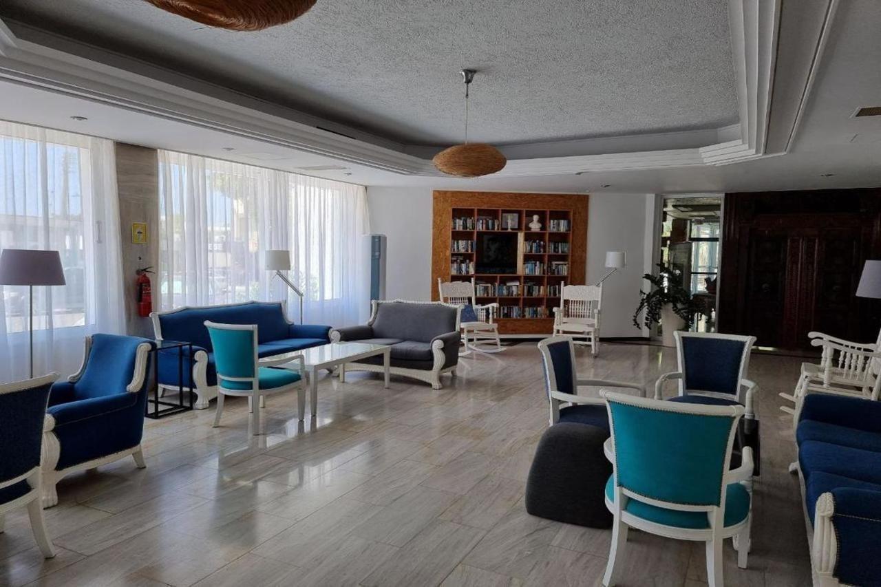 Nereus Hotel Paphos ภายนอก รูปภาพ